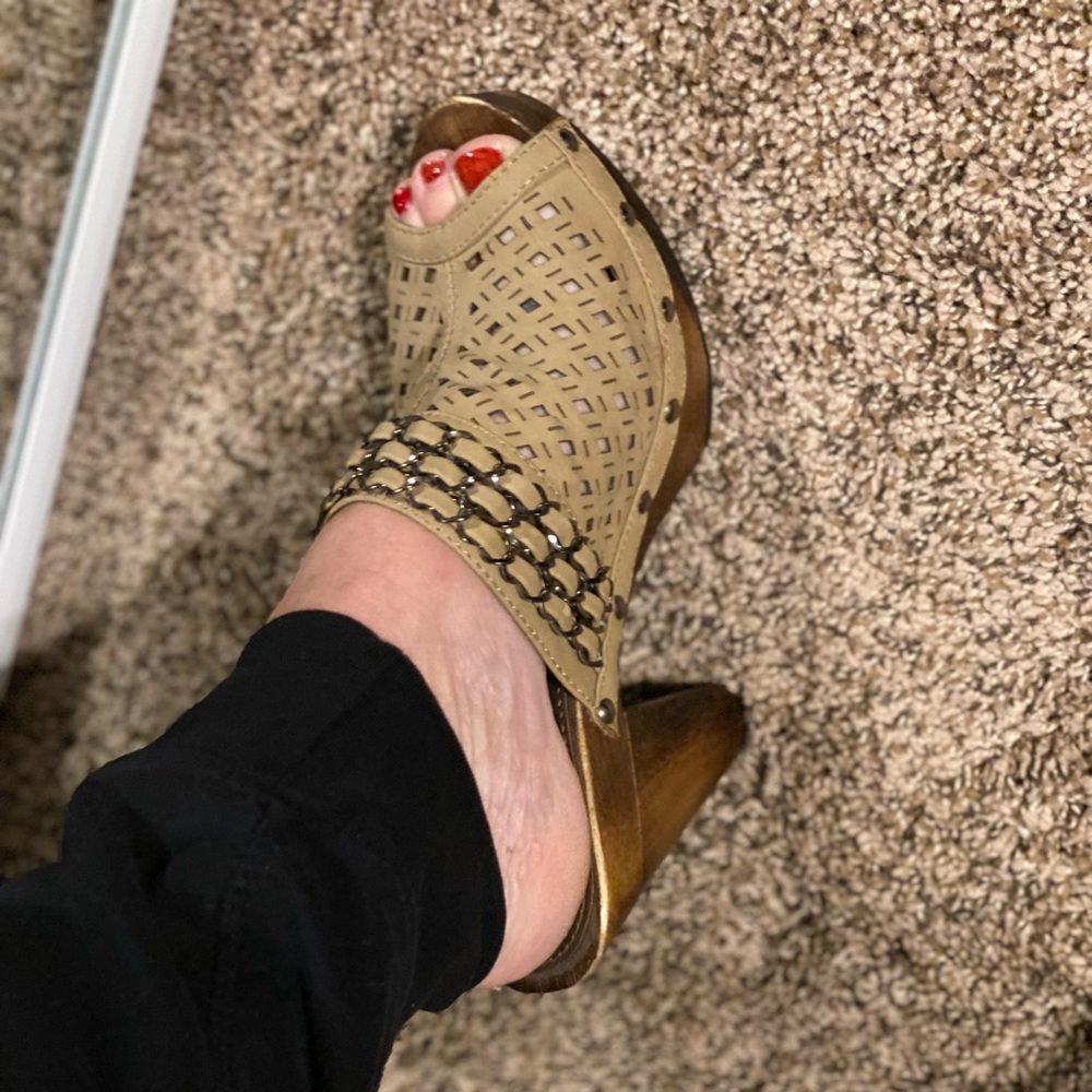 Italian leather peep toe mules